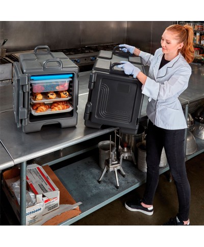 Cambro - 1318CC-110 / Contenedor Isotérmico con apertura frontal - Combo Carrier - 8 pares de guías - (43,2 x 65,4 x 56,8 cm)
