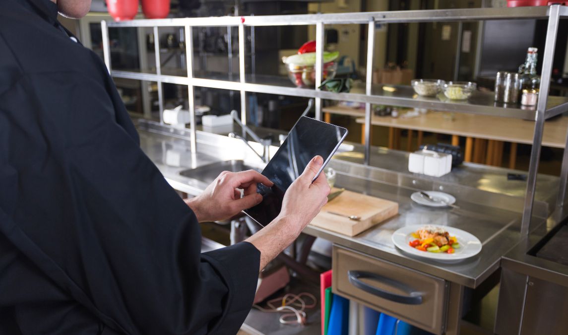 cocinero con tablet