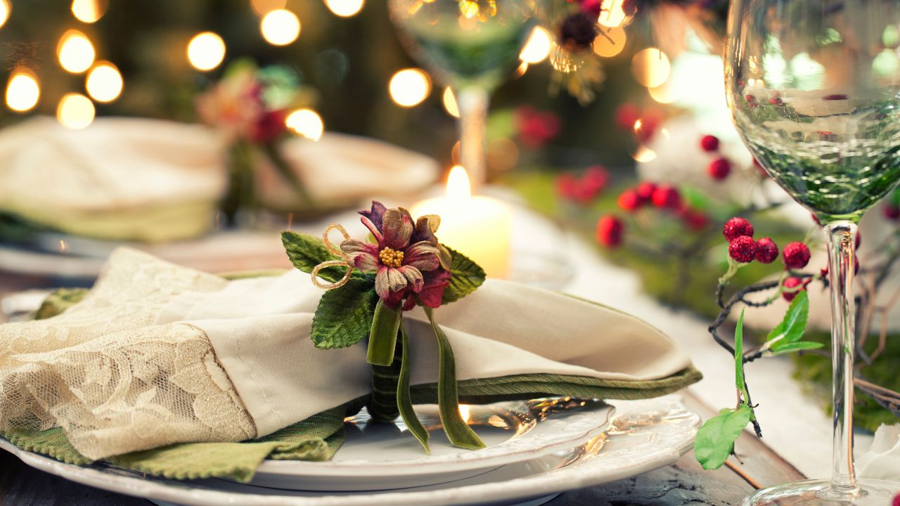 Mesa decorada en navidad