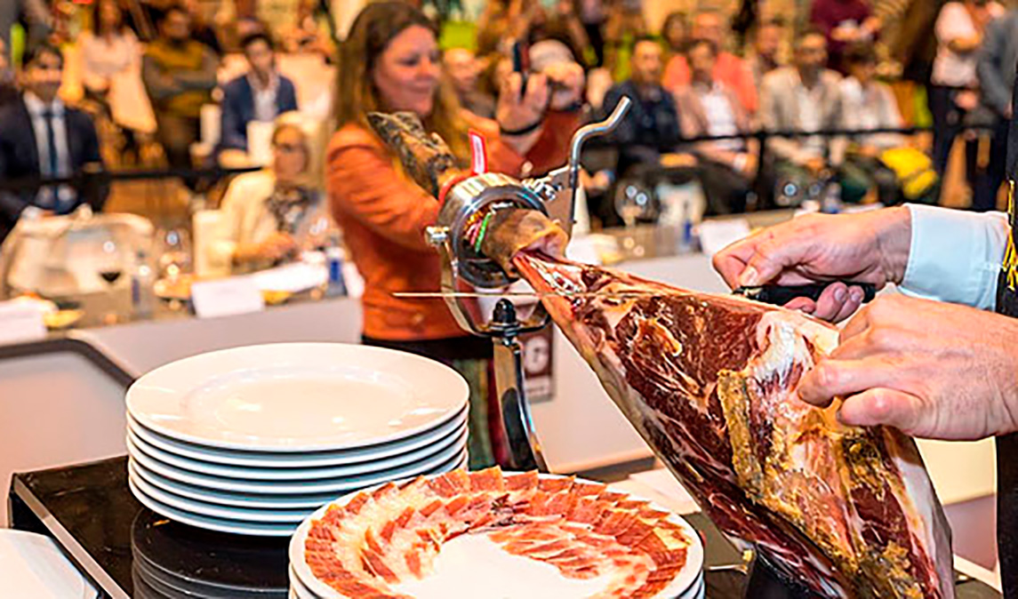 Salón gourmets corte de jamón